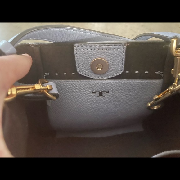 Tory Burch Small McGraw Bucket Bag Purse - Picture 2 of 13
